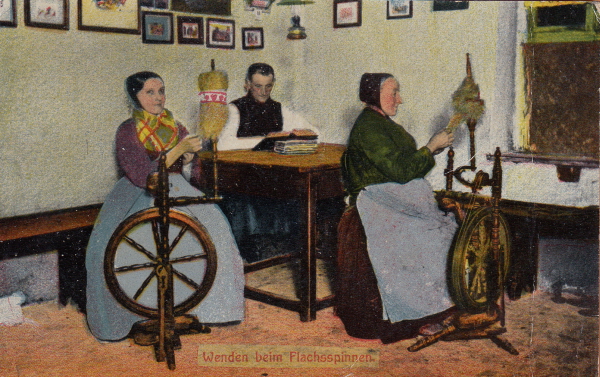 Der sechste Schritt der Flachsverarbeitung, dass Spinnen des Leinenfadens auf die Spule.